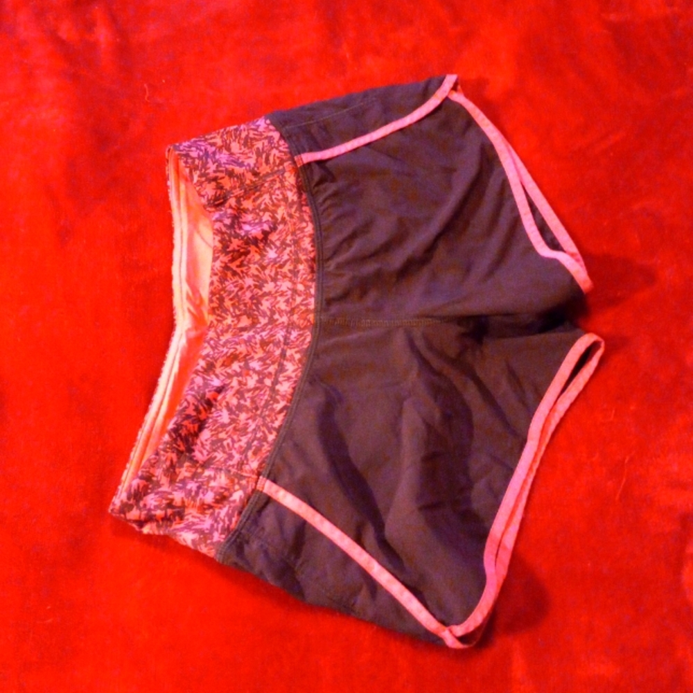 Lululemon Speed Up Short Low Rise Lined. Size 2. Pink Print. Breathable. EUC
